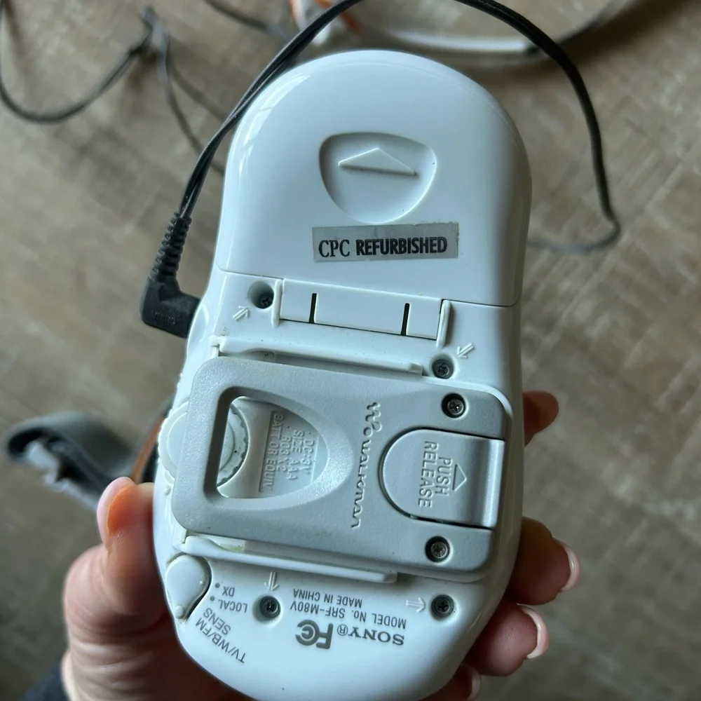 Sony Walkman S2 Sports Digital Radio TV Weather FM-AM SRF M80V +Strap Headphones